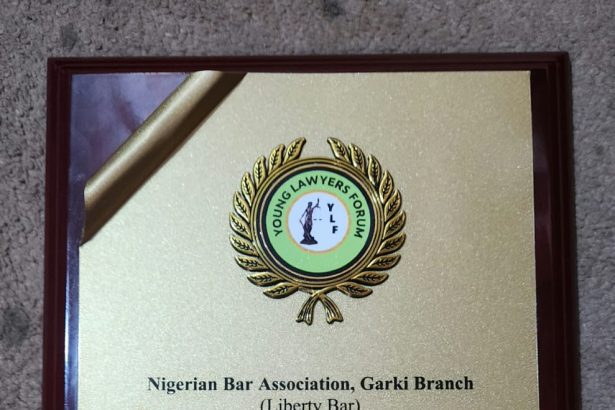 Aare Olumuyiwa Akinboro, SAN Honoured at NBA Garki Branch YLF Law and Inclusive Development Summit 2025