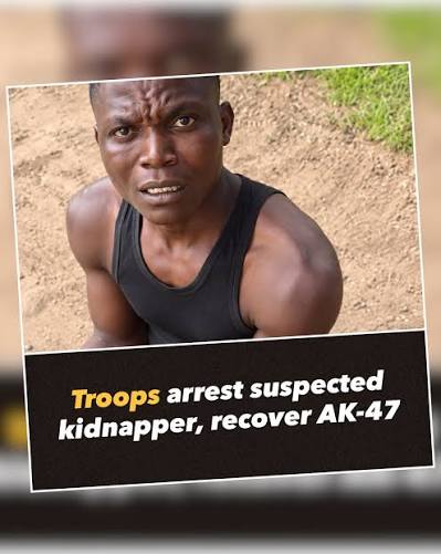Nigerian Army troops / recovered rifle
