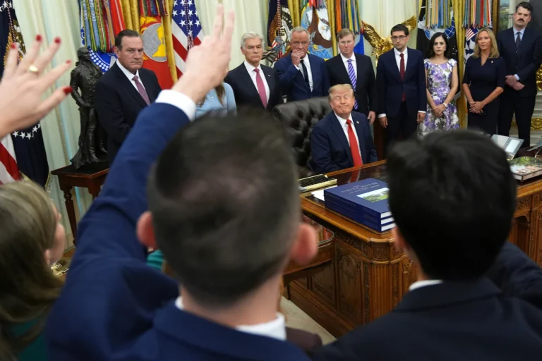 US News Outlets Fight White House Ban in Court